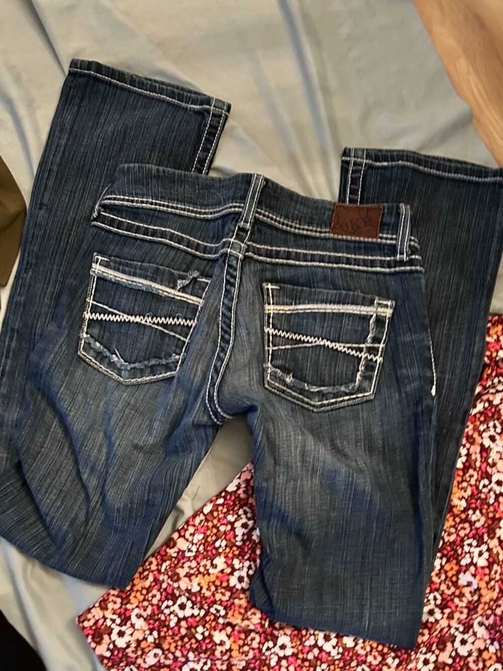 BKE scarlett jeans size 28 x 31 1/2 blue denim pants jeans womens boot cut